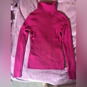 Like New Magenta Aritzia Babaton ribbed cropped Turtleneck sz small